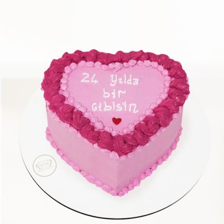 Yazılı Kalp Pasta